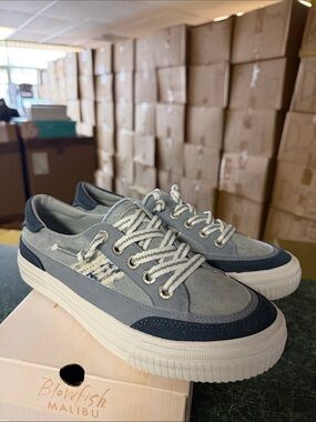 Malibu Two-Tone Blue Canvas Low-Top Sneakers